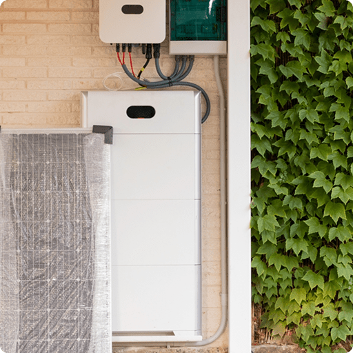 Thuisbatterij van Konings Verduurzaming naast de meterkast